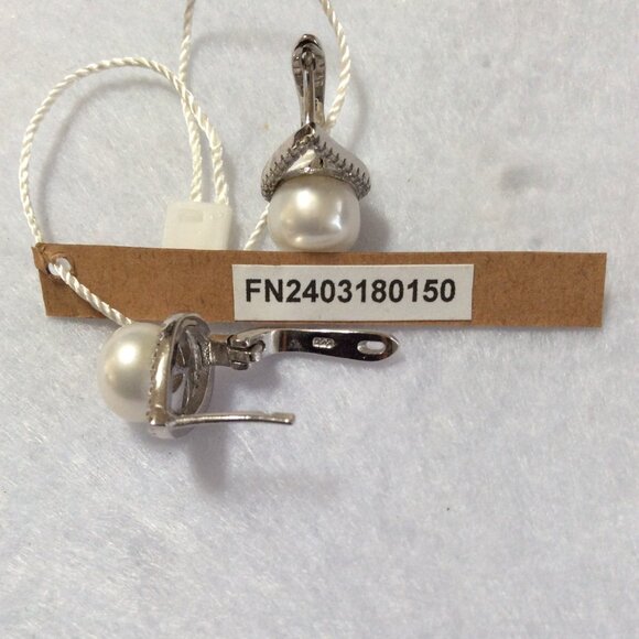 NWT 14K WHITE GOLD Round White Pearl 12mm Earrings MSRP $495 - Picture 4 of 5